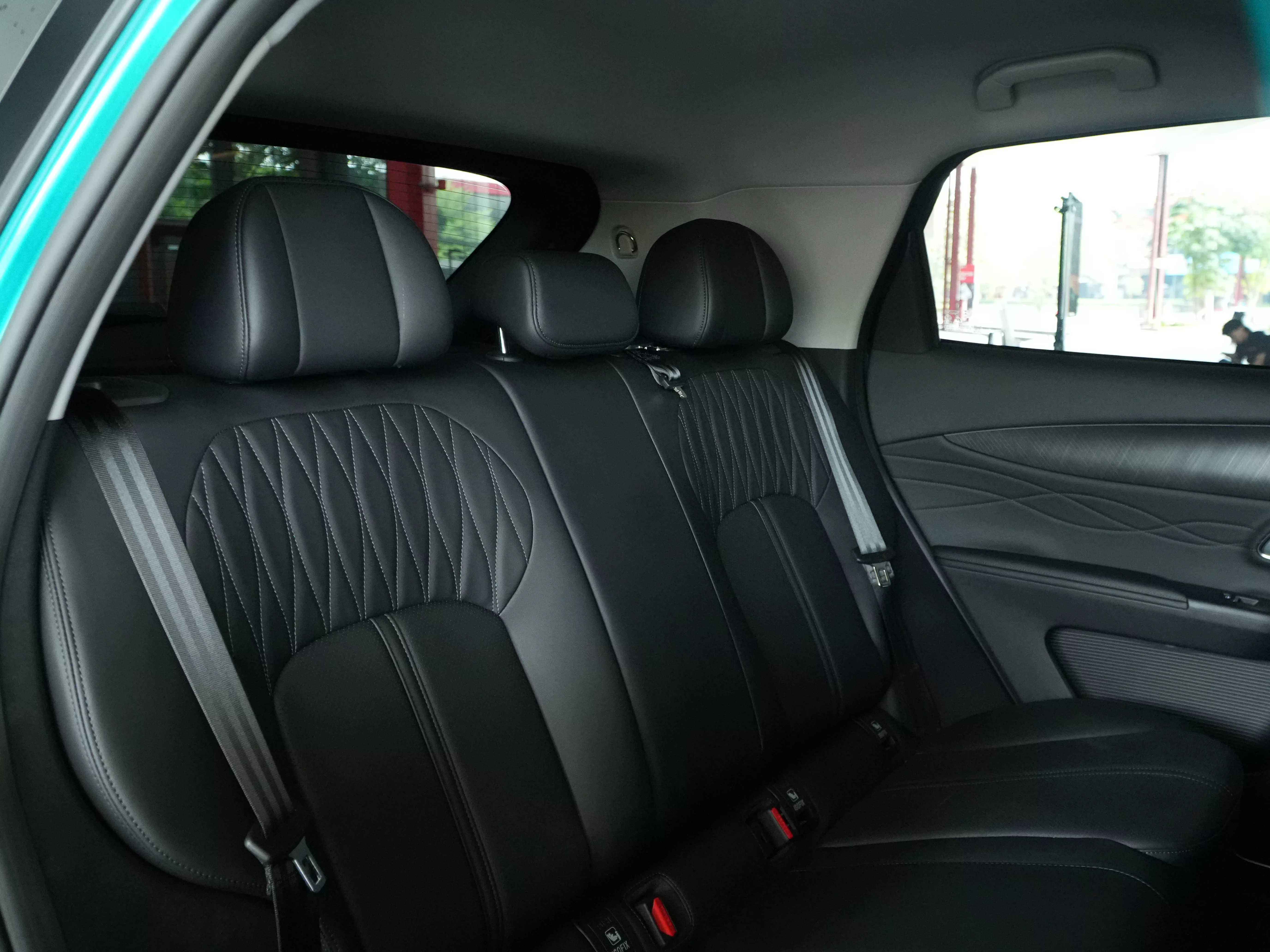 Interior Belakang LEPAS E4 EV