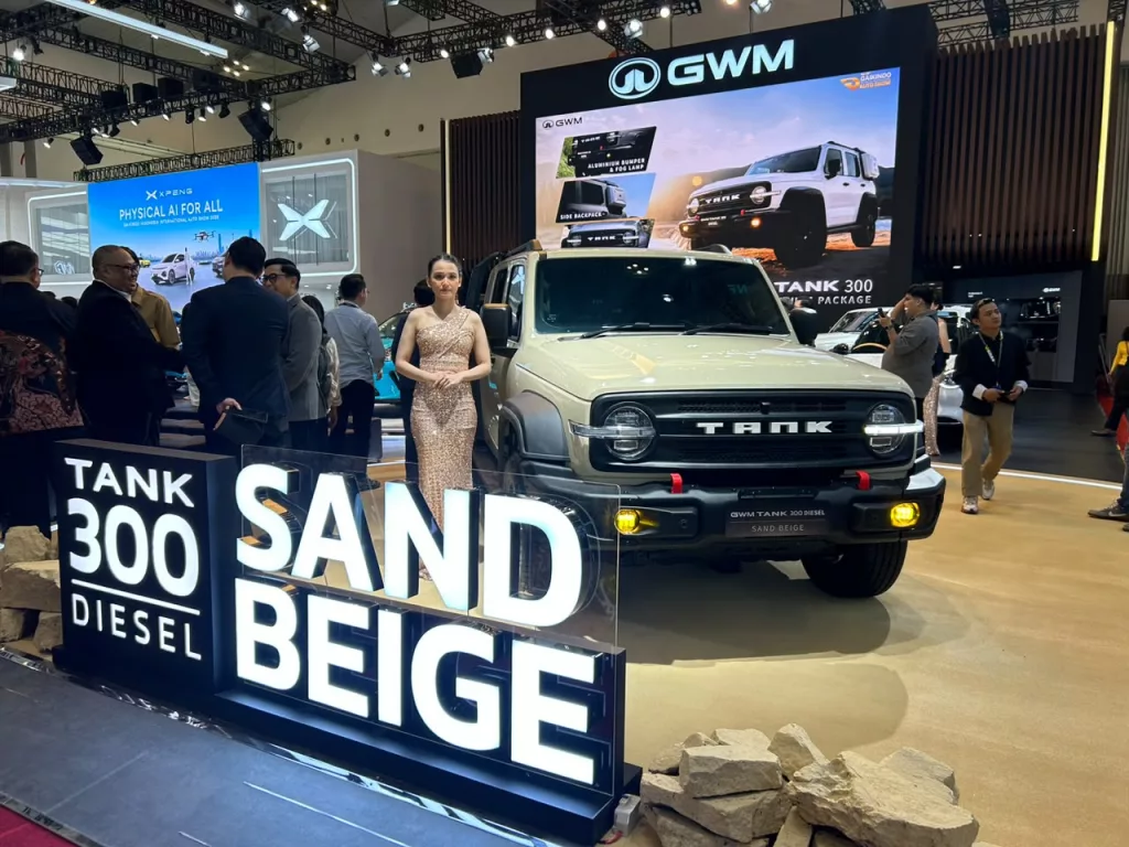 Tank 300 Sand Beige