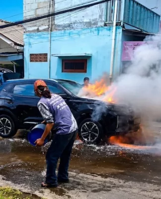 Heboh Mobil Chery Terbakar di Bandung, Kain Perca Jadi Biang Keroknya? Mobil Chery Terbakar