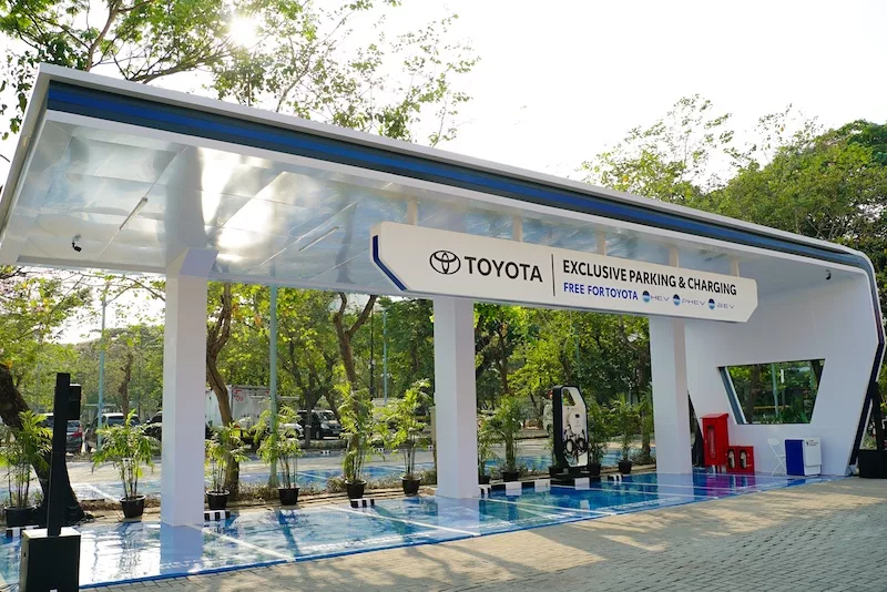 Toyota Exclusive Parking dan Toyota Charging Spot