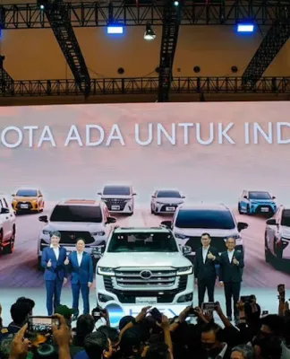 55 Tahun Toyota di Indonesia, Hadirkan Land Cruiser Hybrid Hingga bZ4X Touring Sebagai Kejutan di GIIAS 2026 Kejutan Toyota di GIIAS 2026