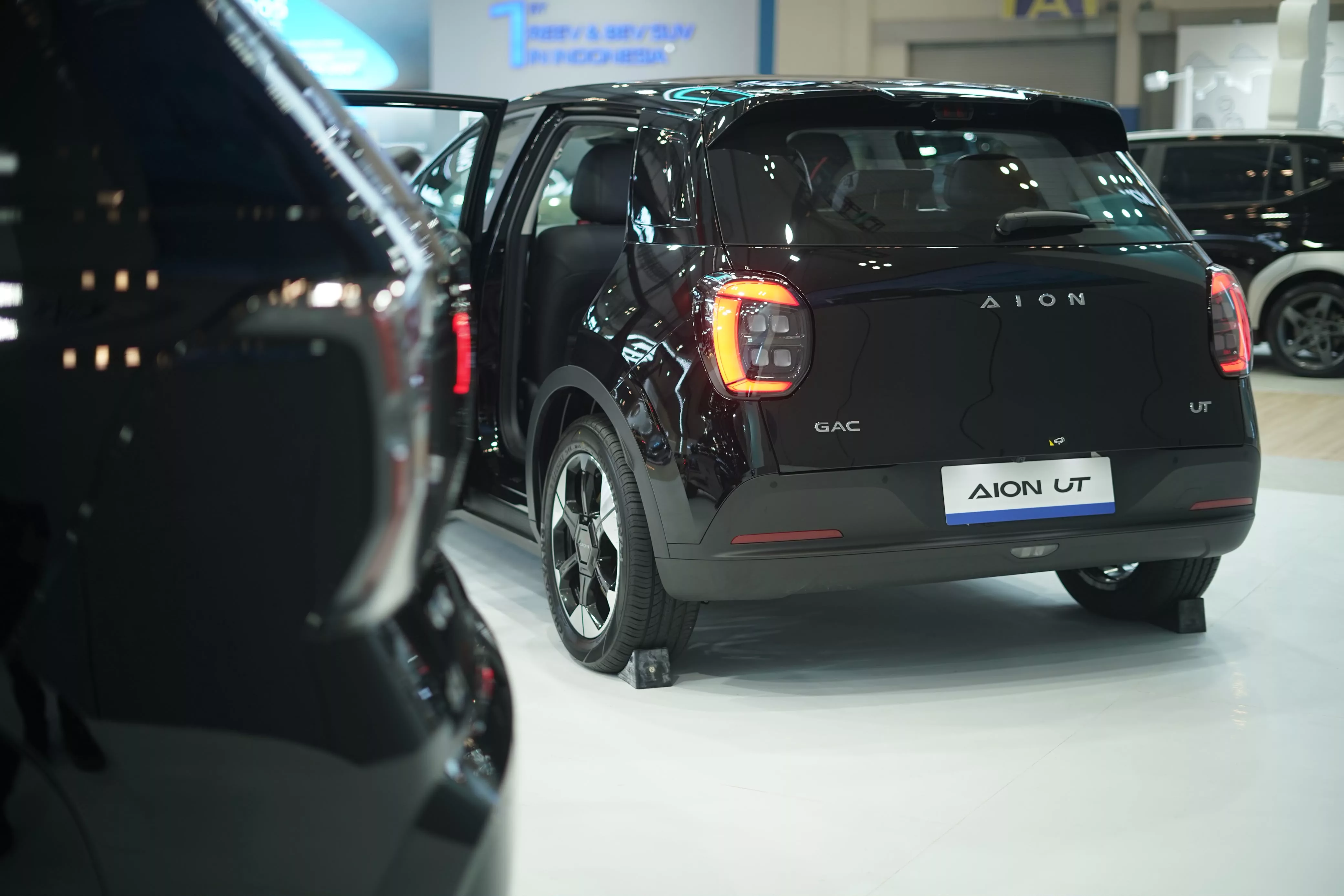 GAC AION UT Black