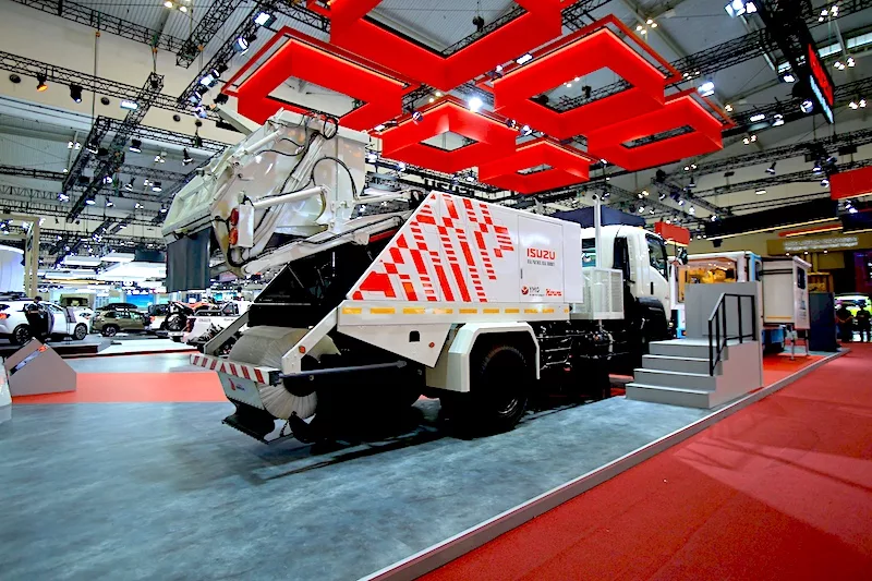 Isuzu GIGA FVR Road Sweeper
