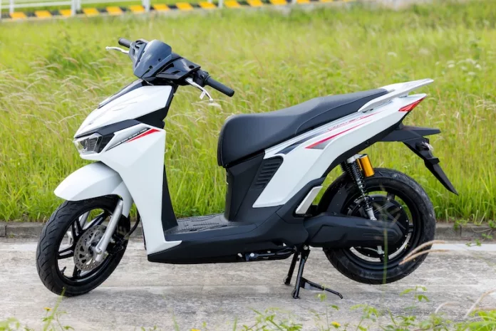Say Goodbye untuk Antrean SPBU, Ini Cerita Praktis Keseharian Pakai Motor Listrik VinFast Viper! Cerita Praktis Motor VinFast Viper