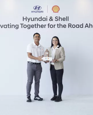 Buka Layanan Cuci dan Cek Mobil Gratis Semua Merek, Hyundai dan Shell Gelar Hyundai Sunday 2026 Penyerahan Simbolis PT Hyundai Motors Indonesia dan Shell Indonesia