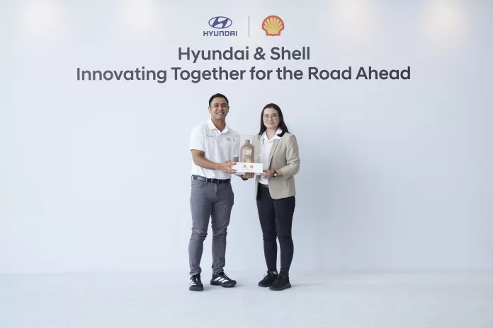Penyerahan Simbolis PT Hyundai Motors Indonesia dan Shell Indonesia
