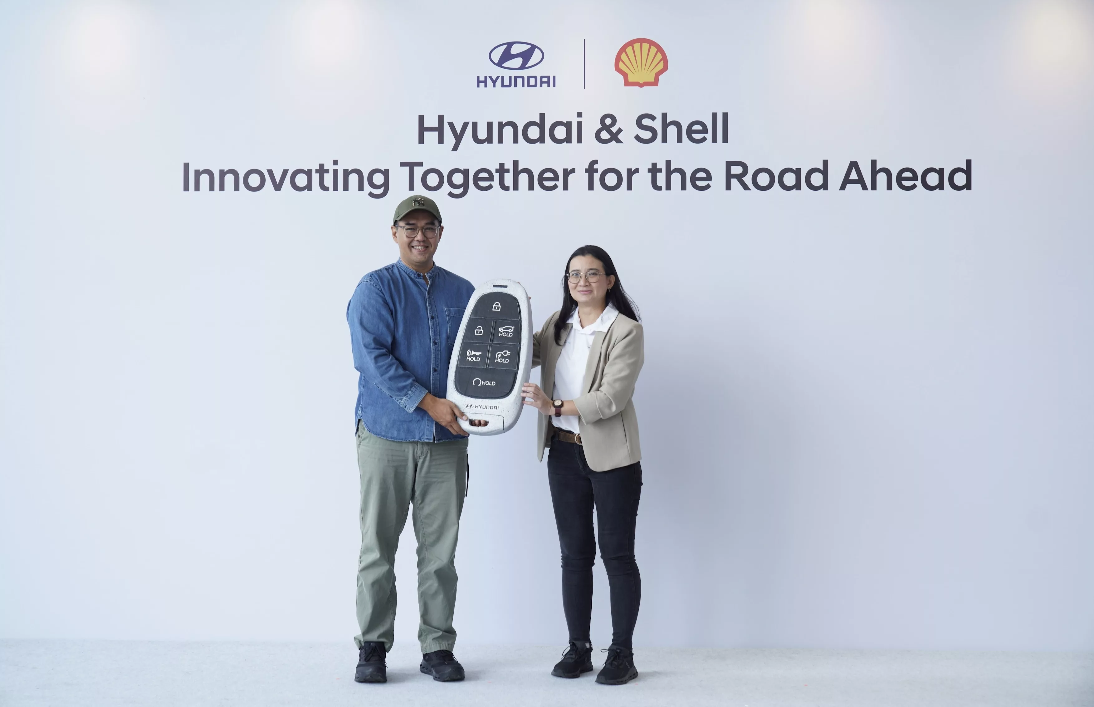 Penyerahan Hadiah Kepada Pemenang Berupa Subscription IONIQ 6 dari Layanan Hyundai Subscribe