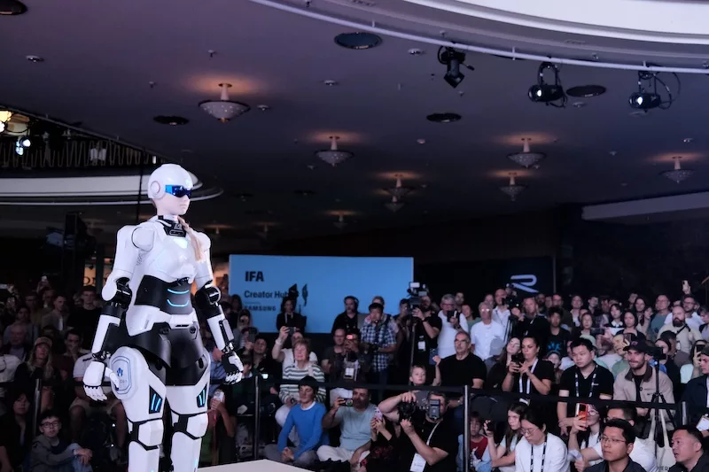 Robot Perawat AiMOGA