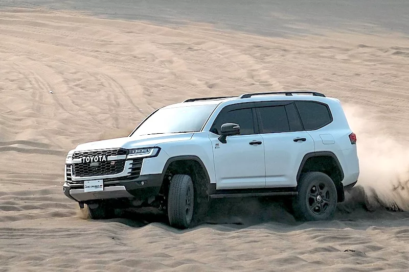 Test Drive Land Cruiser 300 Hybrid EV di Gumuk Pasir Jogjakarta