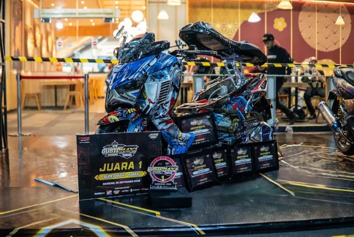 Bawa Konsep Futuristik, XMAX “Mata Berkedip” Dominasi CustoMAXi Bandung 2026 Modifikasi Yamaha XMAX Robot CustoMAXi Bandung 2026