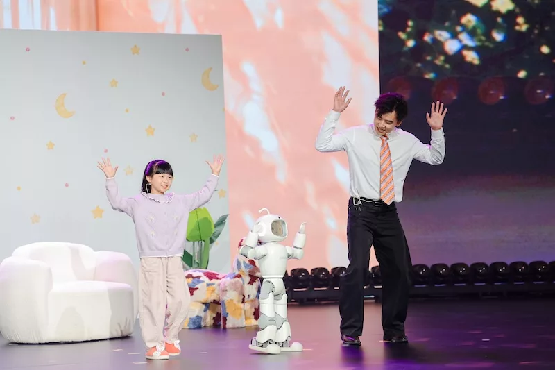 Debut Global Robot Mobo AiMOGA