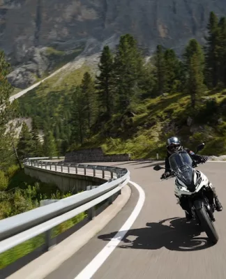 Menembus Sirkuit Monza dan Pegunungan Dolomites, Uji Nyali Para Duta Merek Motul Motul bawa duta merek ke F1 Monza dan jajal aspal pegunungan Dolomites Italia untuk buktikan performa tangguh pelumas transmisi.