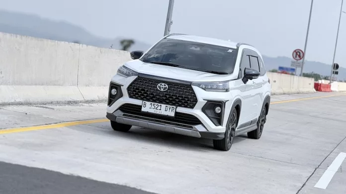 Nggak Repot Cari Colokan! Toyota Veloz Jadi Mobil Hybrid Paling Pas untuk Harian Spesifikasi Lengkap Toyota Veloz Hybrid Buat Mobil Harian